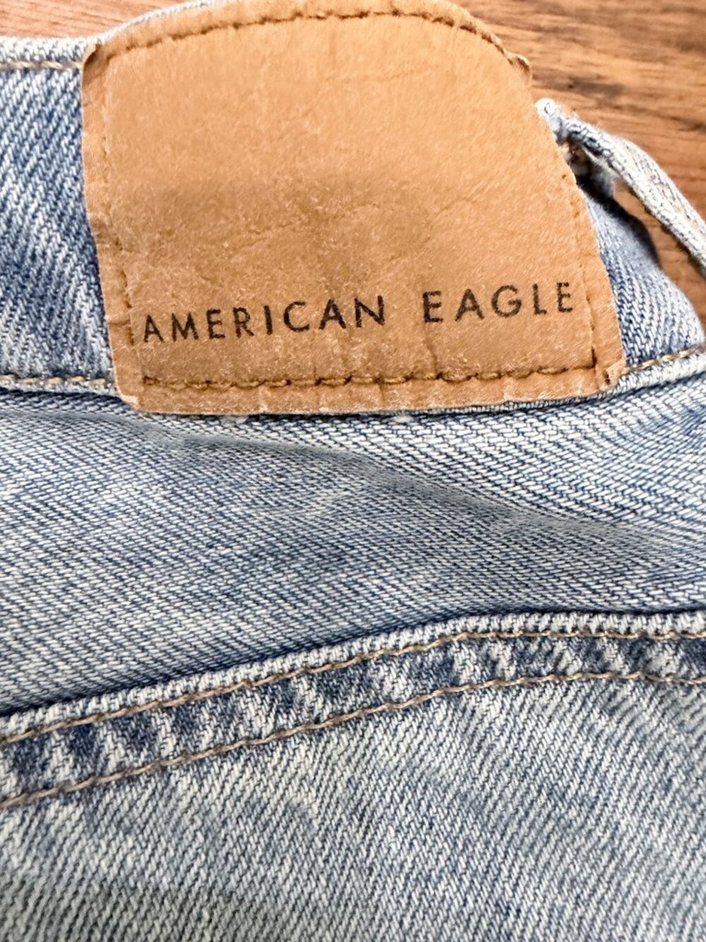 American Eagle Women’s Size 14 X-Long Distressed Straight Light Wash 100% Cotton - Picture 10 of 13
